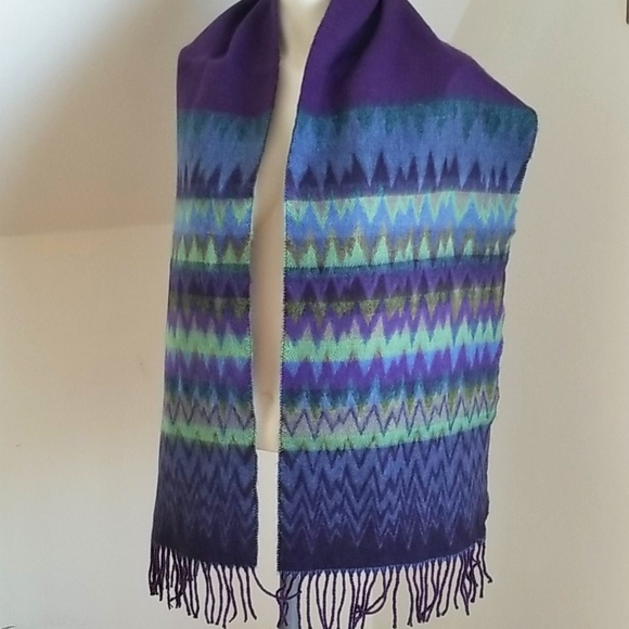 Softer Than Cashmere? D&Y Aztec tribal desig Scarf - Picture 4 of 12